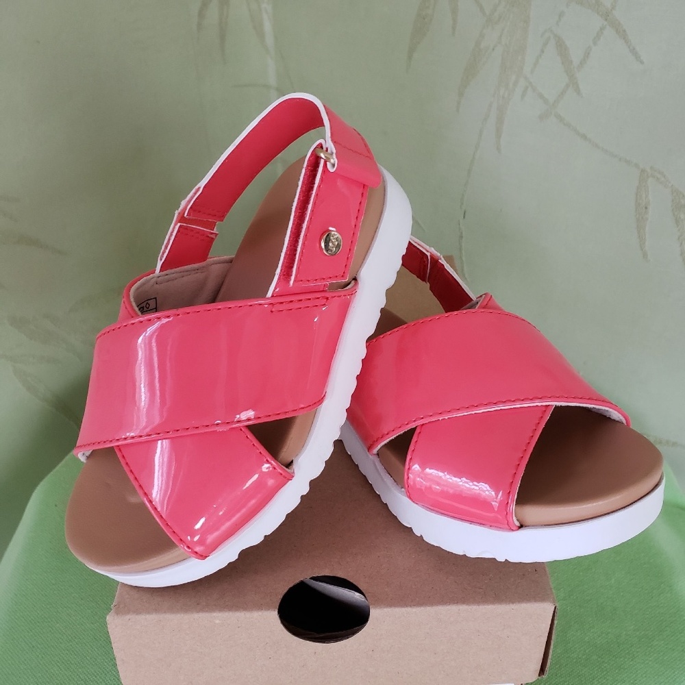 UGG BIG KIDS KLARA SANDAL:NIB CORAL  SIZE:10